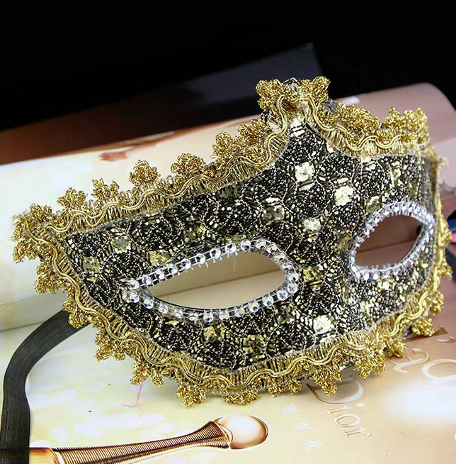 Венецианская маска Виттория (золотая)
