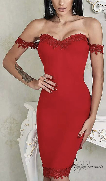 Бандажное платье с кружевным декольте (красное)