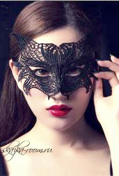 Кружевная маска Женщины-кошки