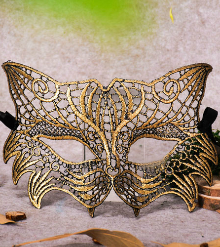 Кружевная маска Женщины-кошки (золотая)