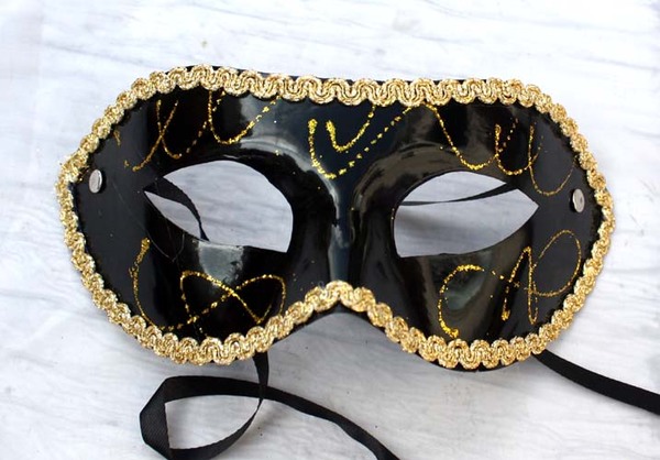 Венецианская маска с тесьмой (черная)