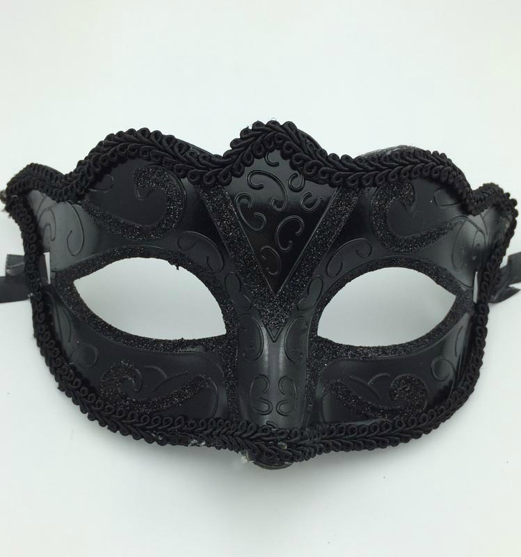 Венецианская маска с рельефом
