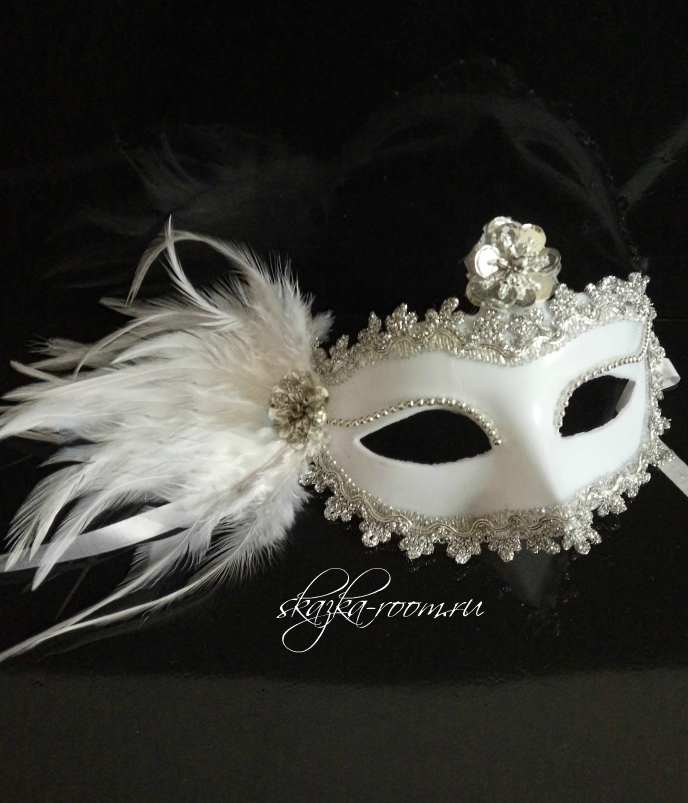 Венецианская маска Валери (белая)